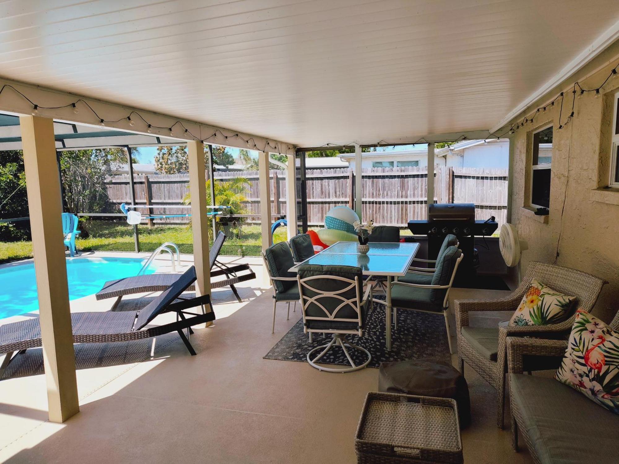 Heated & Screened In Pool *
